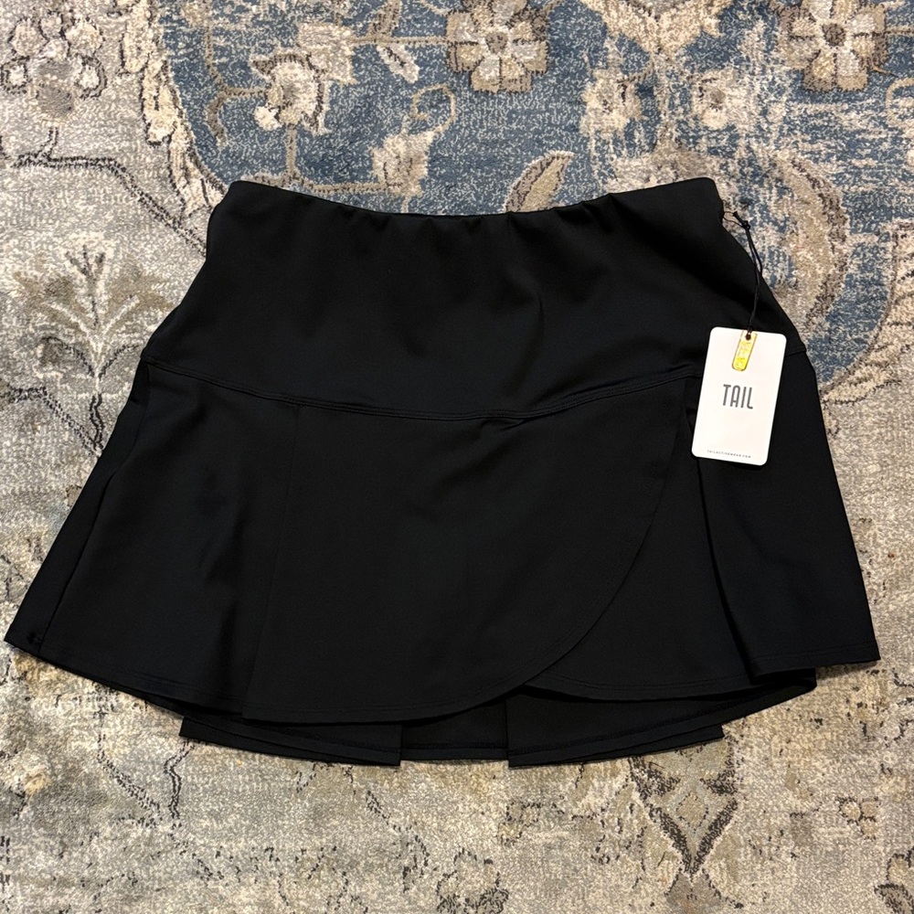 Tail Women's Elegant Black Golf Skirt